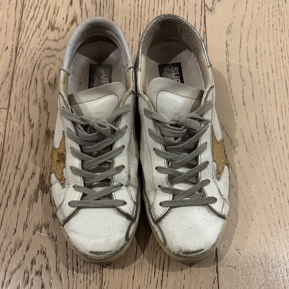 GOLDEN GOOSE SUPERSTAR White Leather Sneakers with Gold Star Accent